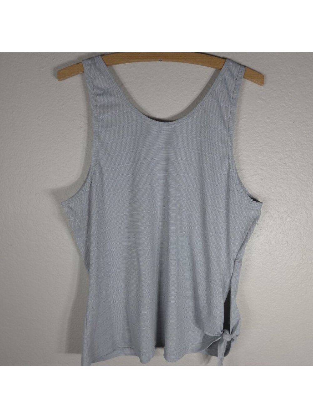 Athleta Max Out Tank Top Light Gray Striped Side Tie Scoop Neck Size L